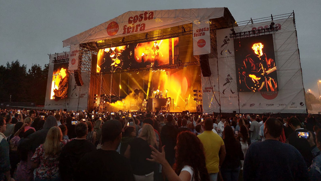 El público vibró con Morat en el Festival Costa Feira de Sanxenxo. AINOA ÁLVAREZ