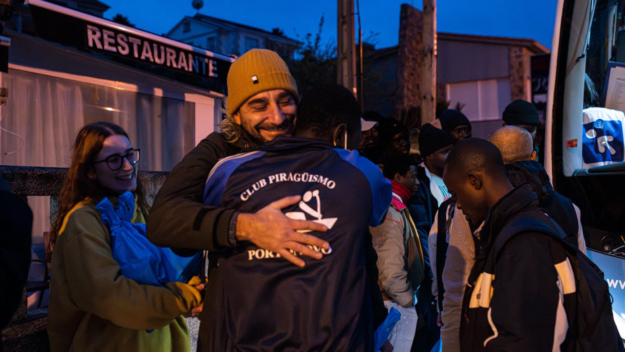 Despedida de los migrantes en el Hotel Baixamar de Sanxenxo. EUROPA PRESS