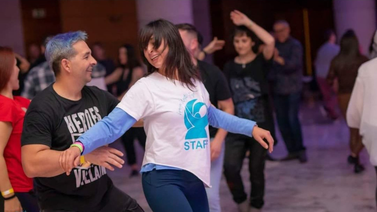  Ana González bailando en el evento sanxenxino. DP 