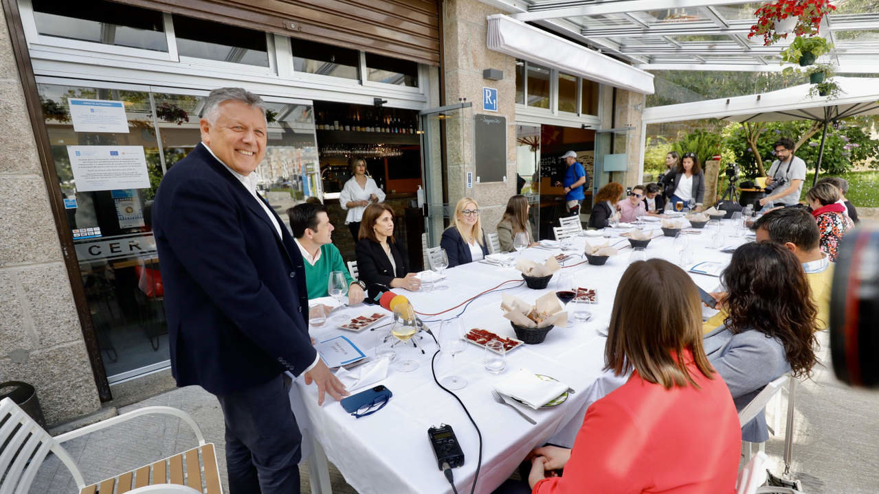 El alcalde, Telmo Martín, y su equipo de Gobierno, mantuvieron un encuentro con la prensa. DAVID FREIRE