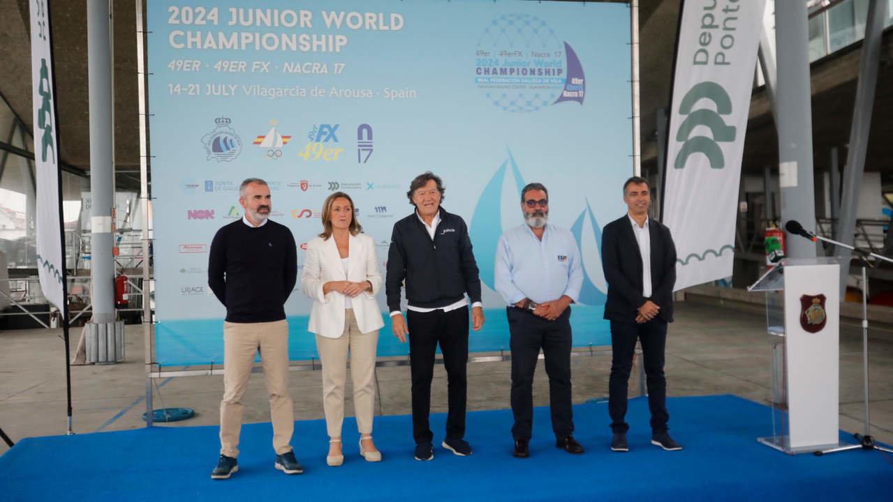 Acto de presentación del 2024 Junior World Championship Mundial Júnior de Vela celebrado en el Centro Galego de Vela en Vilagarcía. JOSÉ LUIZ OUBIÑA