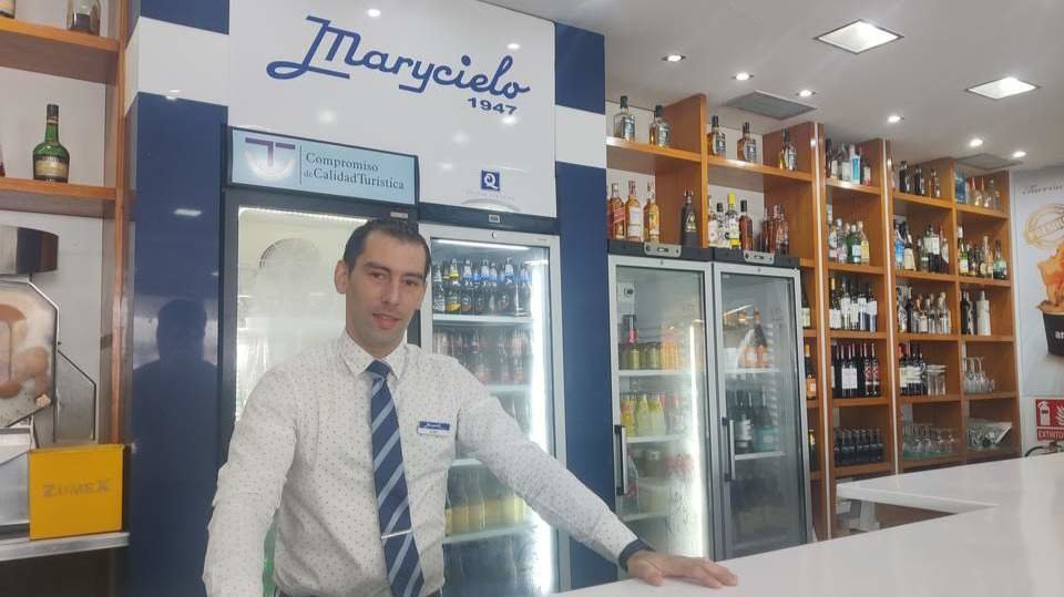 Juan Piñeiro en la emblemática cafetería del Marycielo. E.B.