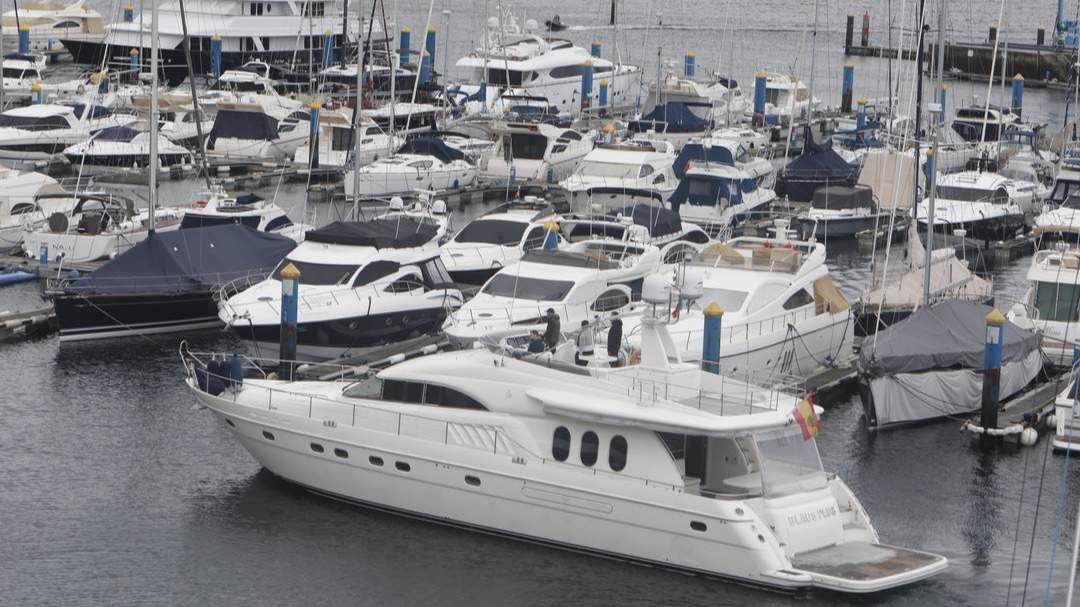 Algunos de los amarres en el Puerto Deportivo. JOSÉ LUIZ OUBIÑA