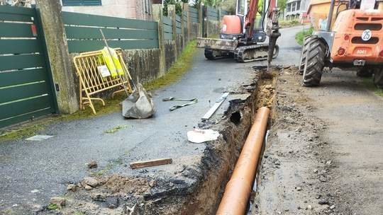 Trabajos realizados en la red de saneamiento y agua de la parroquia de Dorrón. DS