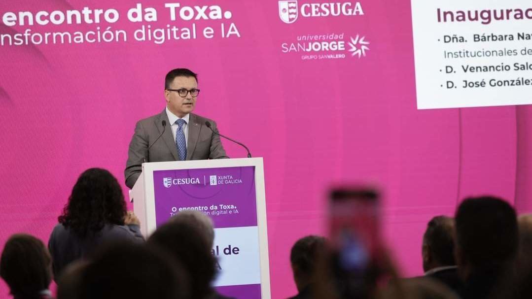 El conselleiro de Emprego, José González Vázquez, durante la apertura de la cita. GONZALO GARCÍA