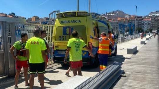 Los servicios de emergencia trasladaron al herido al centro médico. DS