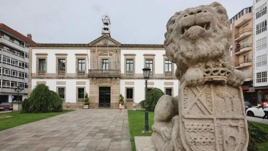 Fachada do Concello de Vilagarcía. JOSÉ LUIZ OUBIÑA.