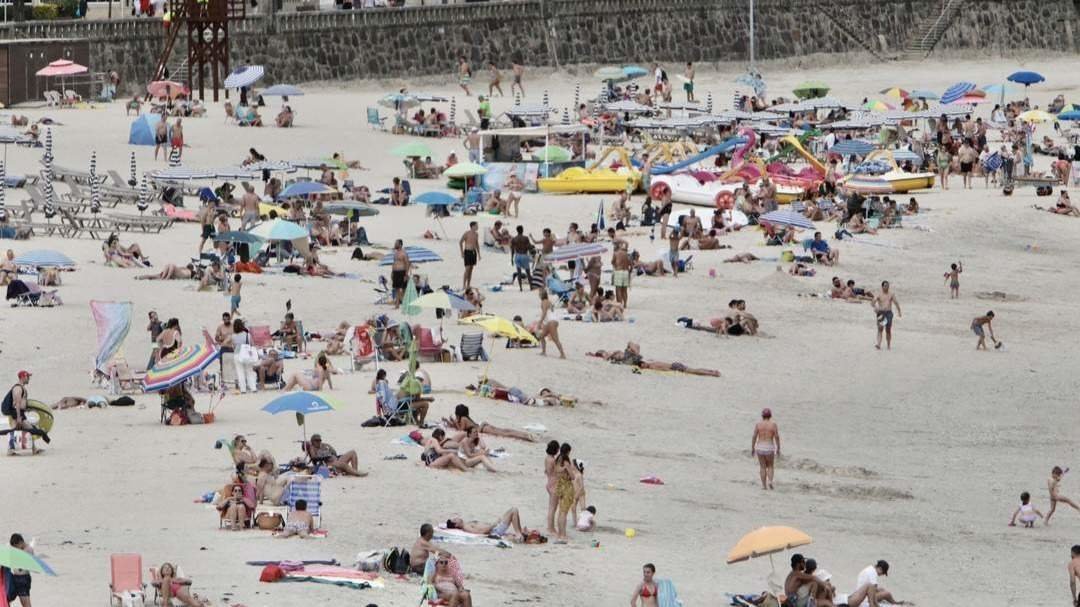 La playa de Silgar durante un día de junio. JOSÉ LUIZ OUBIÑA