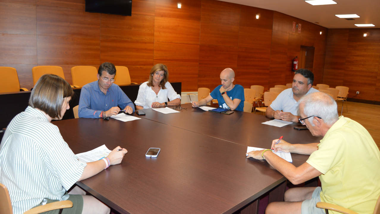 Reunión de la Mesa Local de Comercio de Sanxenxo. DP