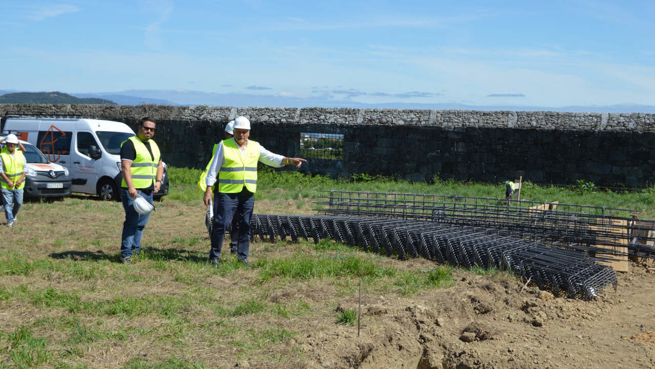 Visita al inicio de la segunda fase de rehabilitación del Pazo de Quintáns. DS