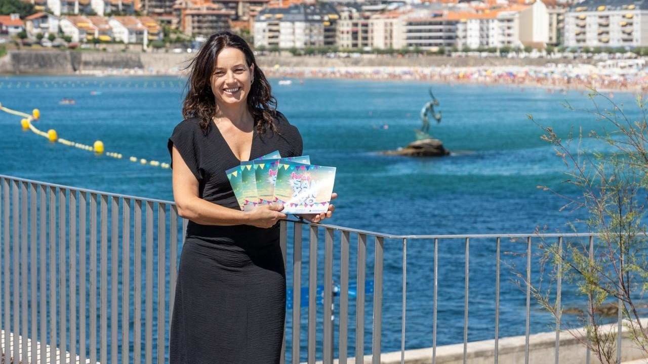 Elena Torres, concejala de Cultura y Eventos de Sanxenxo, fue la encargada de presentar el programa de fiestas