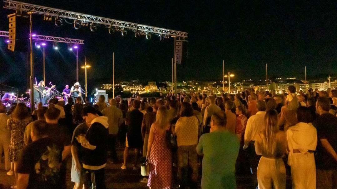 Concierto de Conductores Suicidas en la Praza dos Barcos. DS