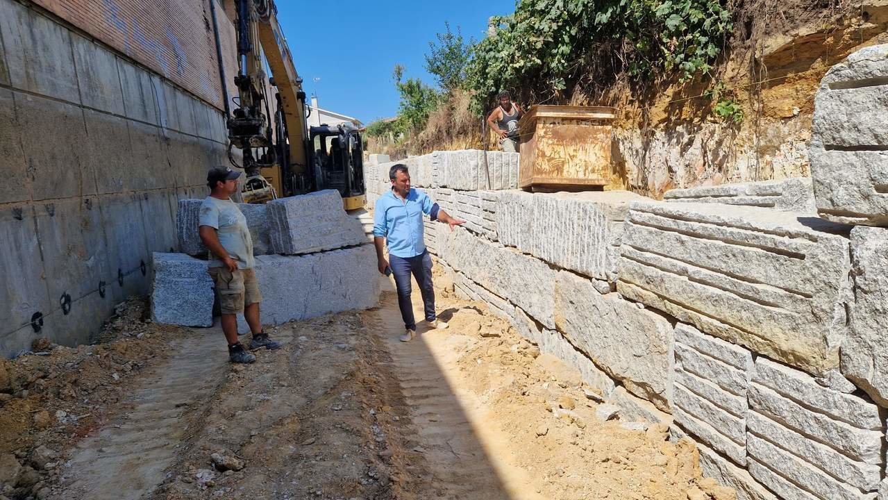 El edil Yago Torres visitó la obra. DS