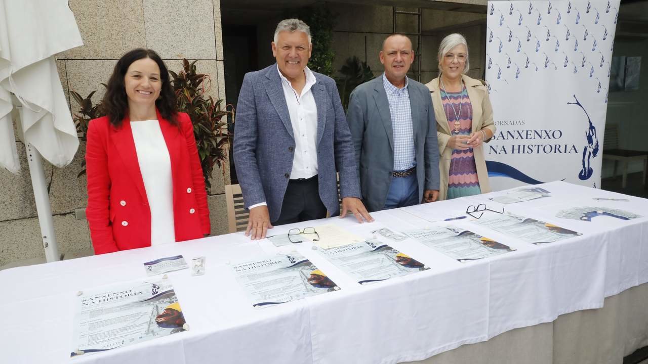 Elena Torres, Telmo Martín, Marcelino Agís y Ángeles Marcos ayer en la presentación. JOSÉ LUIZ OUBIÑA