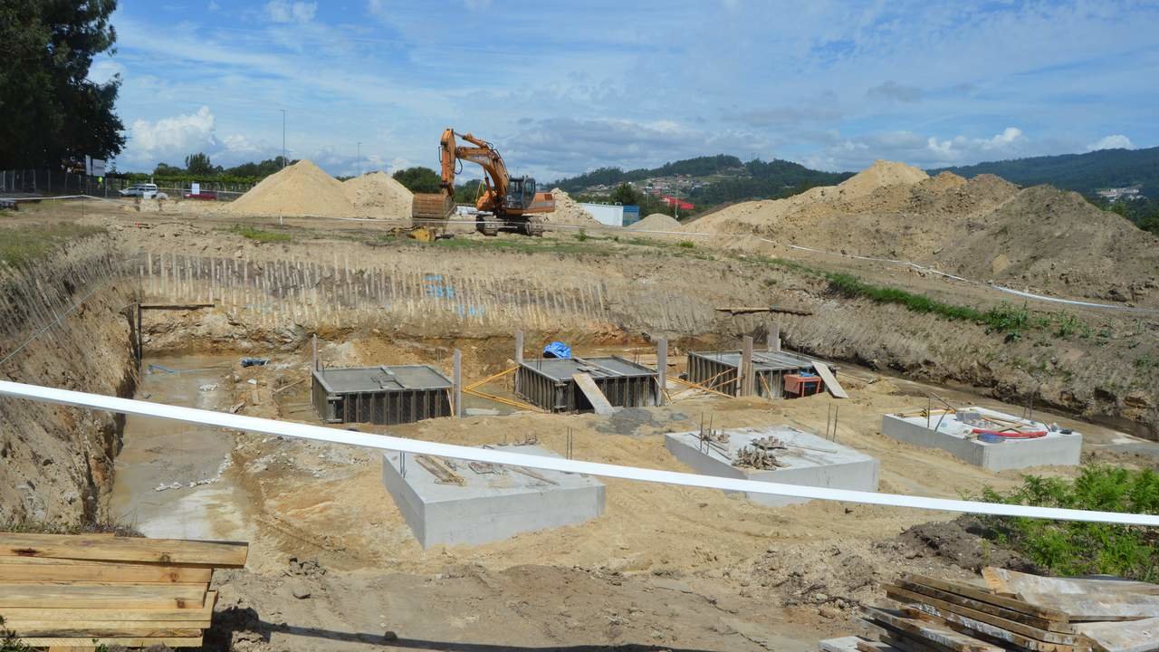 Vista de la zona de la obra, en la parcela en la que se asentará el edificio. DS