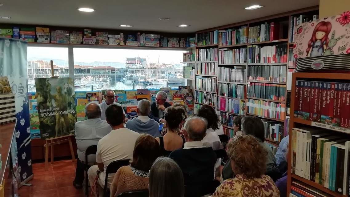 Manuel Pombo durante la presentación de su nuevo libro. E.B.