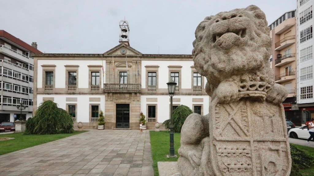 Fachada do Concello de Vilagarcía. JOSÉ LUIZ OUBIÑA.