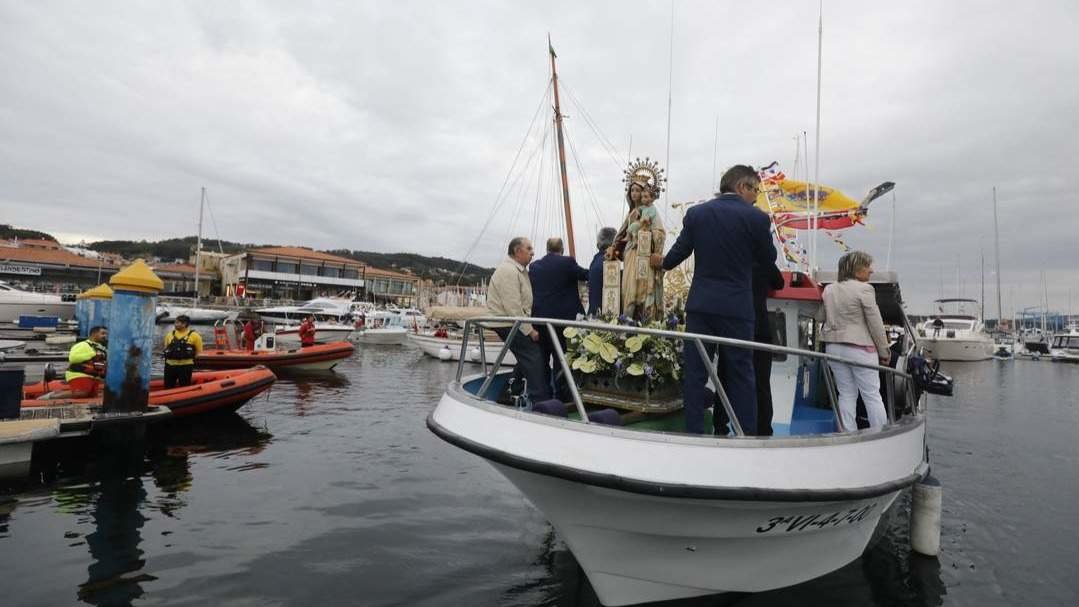 Un momento de la procesión marítima. DAVID FREIRE