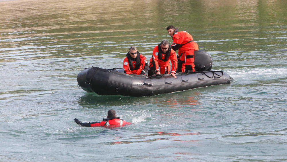  Uno de los ejercicios prácticos desarrollados en aguas de San Vicente. JOSÉ LUIZ OUBIÑA 