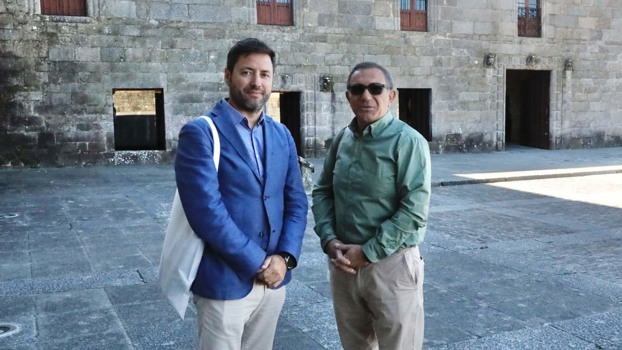 El alcalde de Cambados Samuel Lago, y el concelleiro de Medio Rural, Medio Ambiente y Mar, José Ramón Costa Cordal .JOSÉ LUIZ OUBIÑA