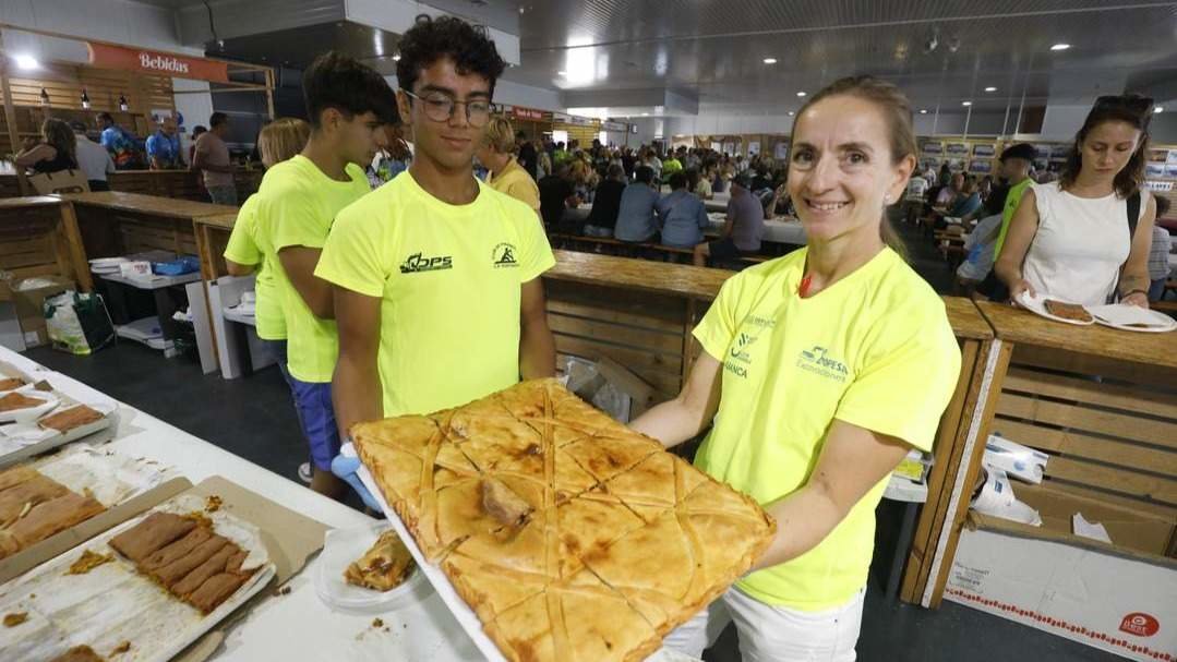 La Festa da Empanada Mariñeira se inauguró con éxito en Portonovo. DAVID FREIRE