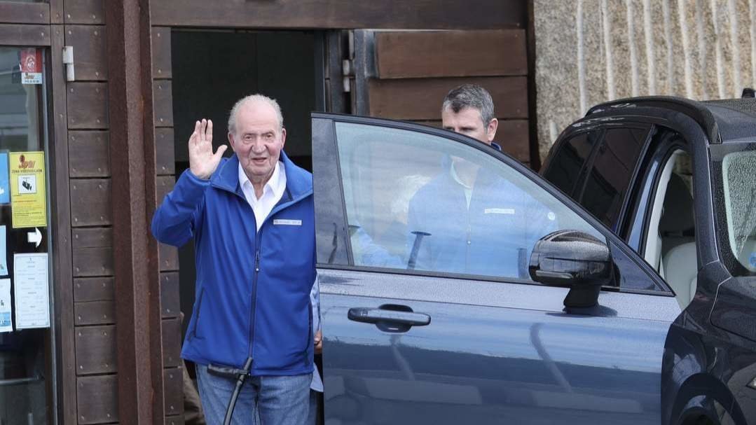 Juan Carlos I en el Real Club Náutico de Sanxenxo durante su última visita. GONZALO GARCÍA