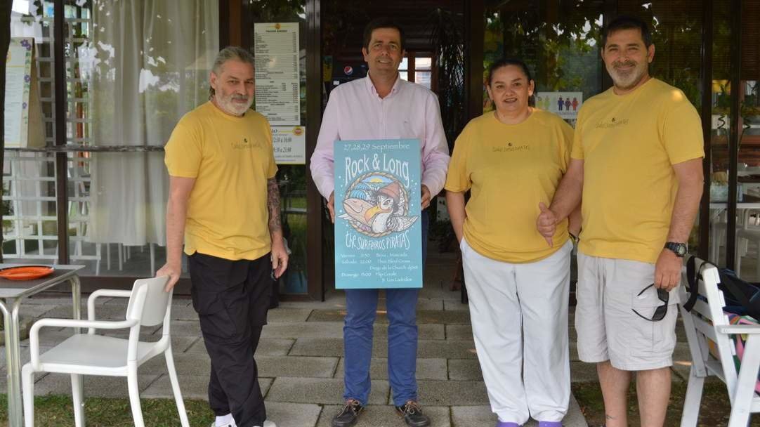 El concelleiro de Deportes, Marcos Guisasola, junto a los organizadores, presentando el evento. DS