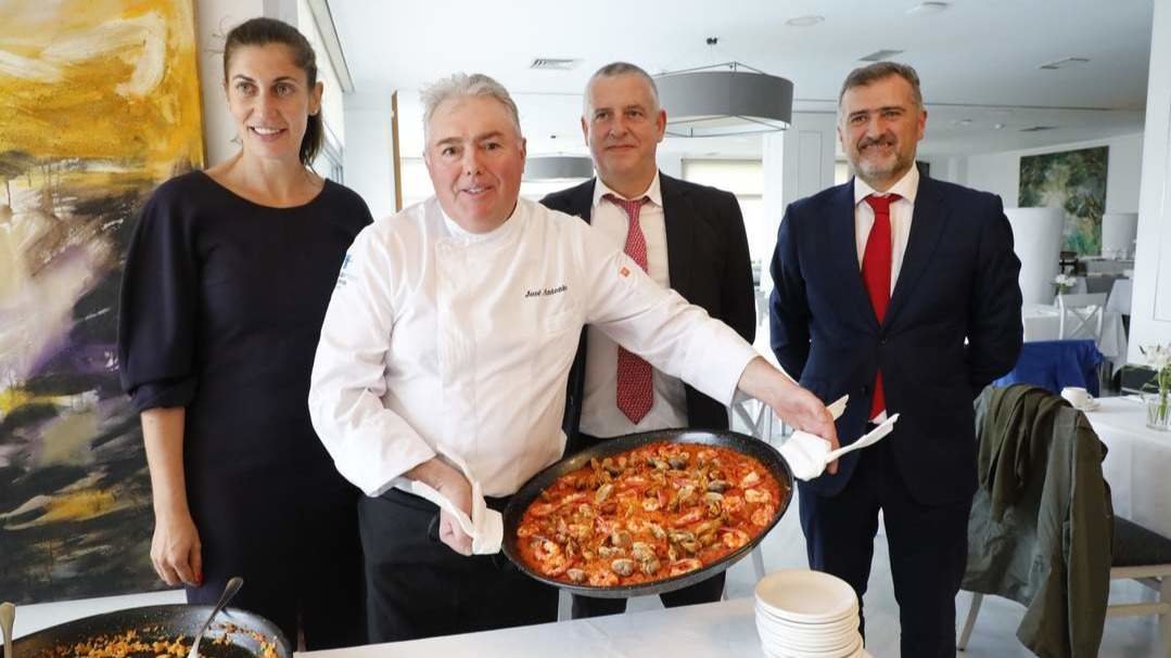 La presentación de la cita se celebró durante el mediodía de este miércoles en el comedor del Gran Talaso Hotel Sanxenxo. JOSÉ LUIZ OUBIÑA